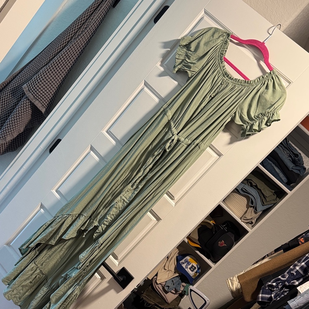 Green Maxi Dress with Ruffle Sleeves